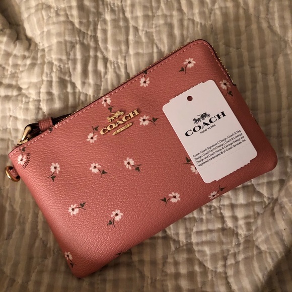 SALE!!! NWT Coach gorgeous wristlet with charms!! - Picture 3 of 7
